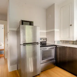 - Classic - Parks, Eateries & Local Shops Apartment Portland